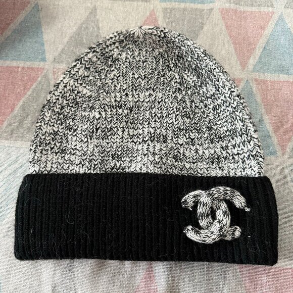 CHANEL Winter Beanie Hat CC Logo - Picture 1 of 6